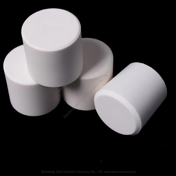 Olla cilíndrica de cerámica blanca